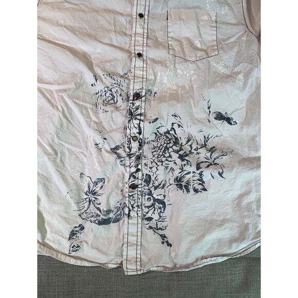 Guess Blue/White Washed, Floral Design Flip Cuff Pearl Button w/Pocket Size XL - Picture 4 of 16